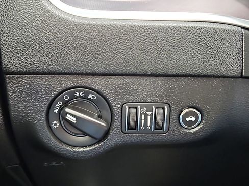 Used 2019 Dodge Charger SXT image 14