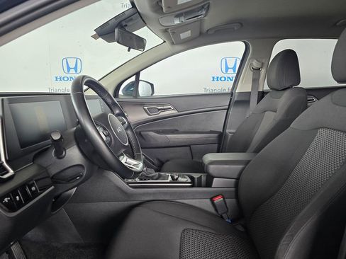 Used 2025 Kia Sportage LX FWD image 16