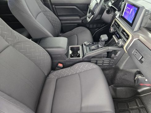 Used 2025 Toyota Tacoma SR5 AWD/4WD image 16