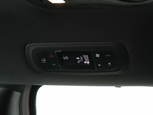 Used 2025 Chrysler Pacifica Select FWD image 27