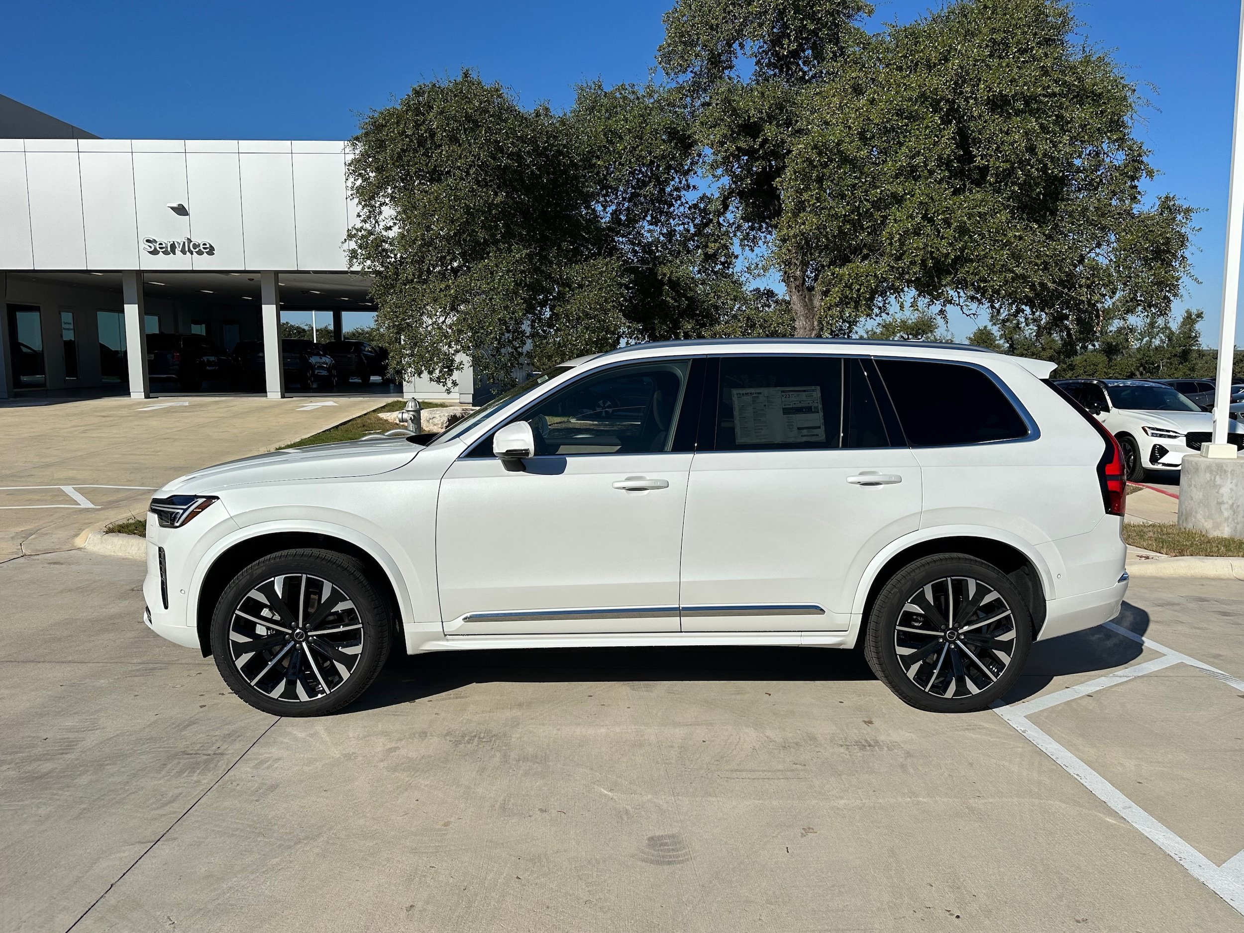 Used 2026 Volvo XC90 B6 Plus w/ Protection Package Premier AWD/4WD image 3