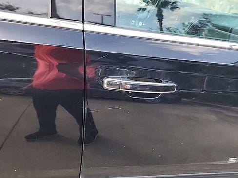 Used 2017 Chevrolet Suburban Premier image 8