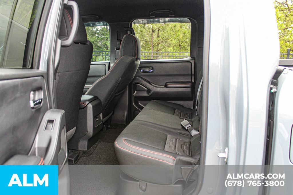 Used 2025 Nissan Frontier PRO-4X AWD/4WD image 18