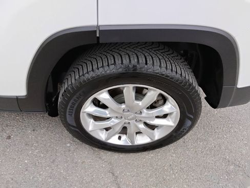 Used 2017 Jeep Cherokee Limited image 21