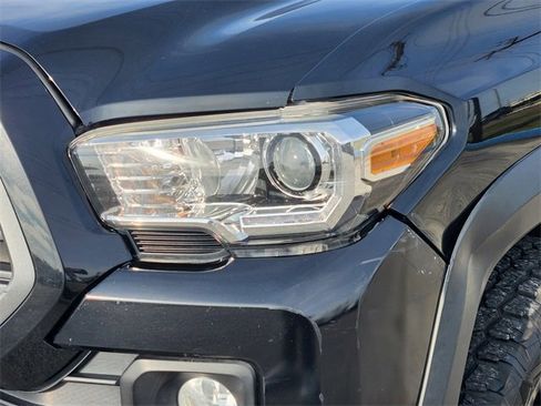 Used 2020 Toyota Tacoma TRD Off-Road image 9