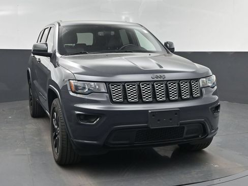 Used 2018 Jeep Grand Cherokee Altitude AWD/4WD image 21