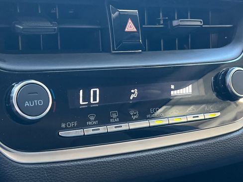 Used 2025 Toyota Corolla LE FWD image 21