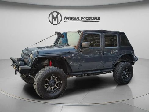 Used 2016 Jeep Wrangler Unlimited Rubicon w/ Connectivity Group AWD/4WD image 2