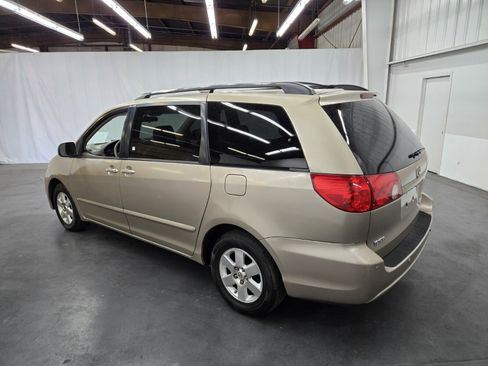 Used 2007 Toyota Sienna LE w/ LE Pkg 4 image 3