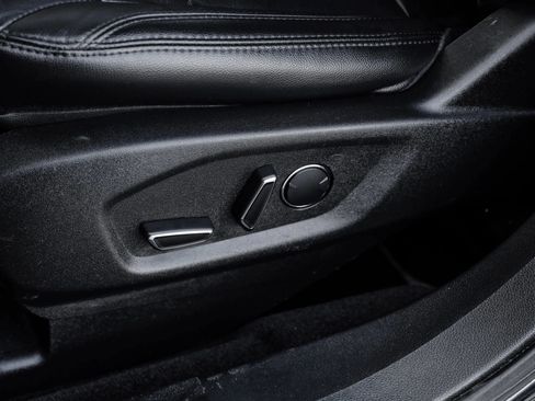 Used 2018 Ford Explorer XLT w/ Equipment Group 202A image 40