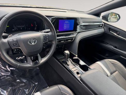 Used 2025 Toyota Camry SE FWD image 10
