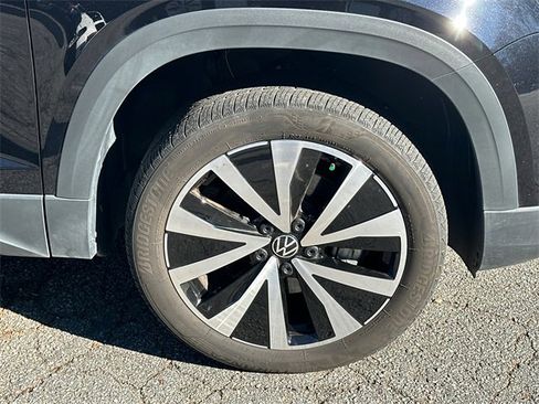 Used 2023 Volkswagen Taos SE image 11