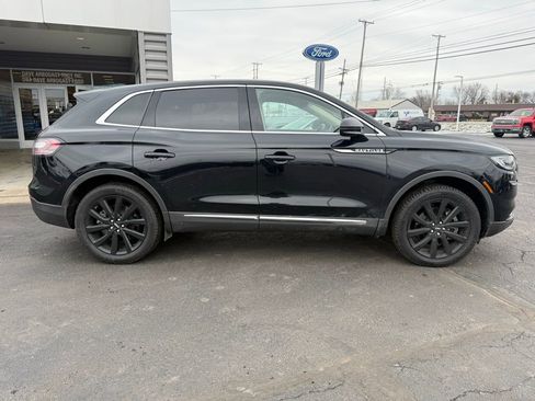 Used 2022 Lincoln Nautilus Reserve w/ Monochromatic Package image 2