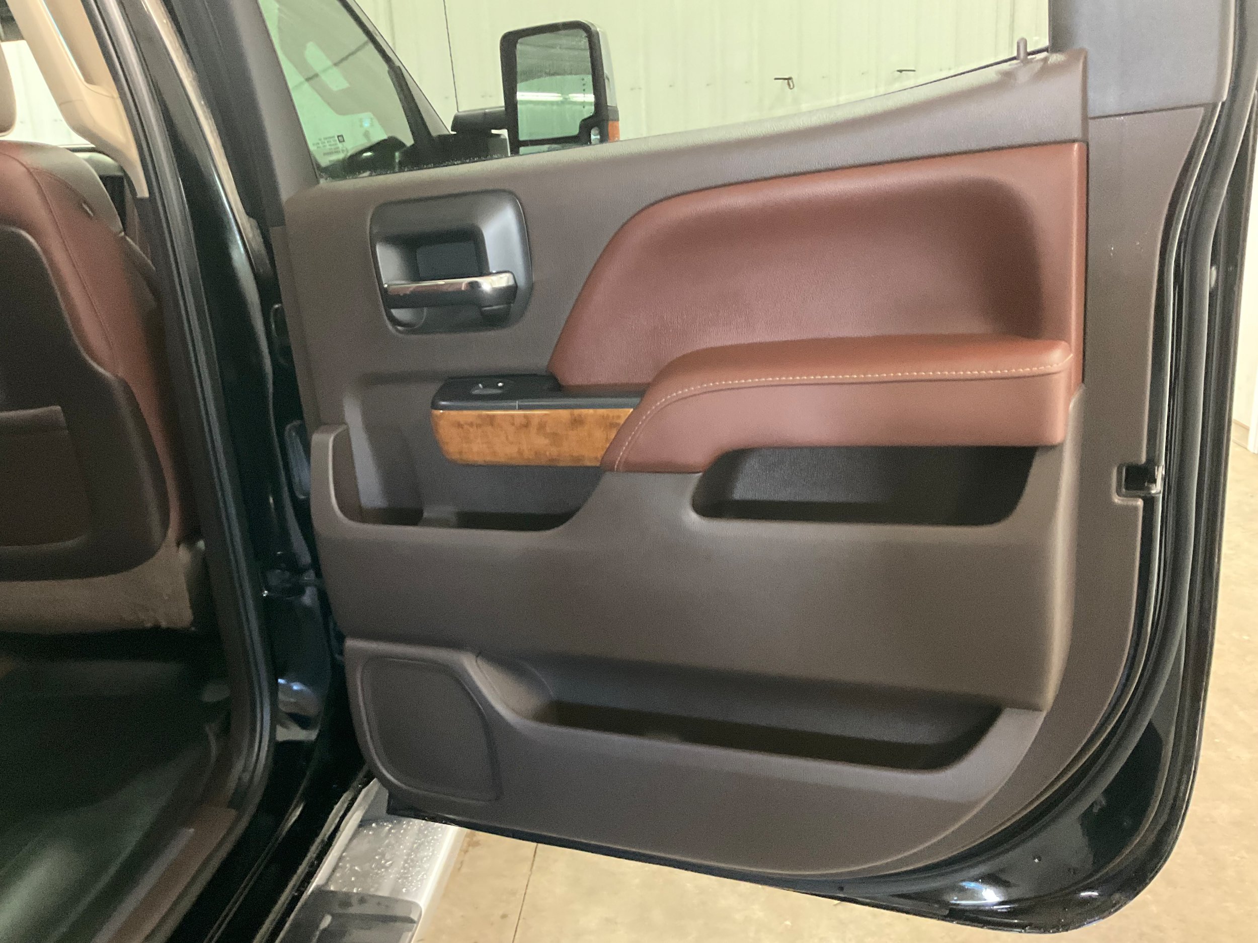 Used 2015 Chevrolet Silverado 2500 High Country w/ Duramax Plus Package AWD/4WD image 22