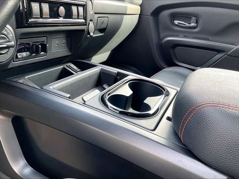 Used 2024 Nissan Titan PRO-4X w/ Pro-4x Convenience Package image 16