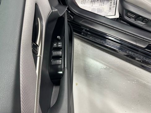 Used 2025 Toyota Camry SE image 9