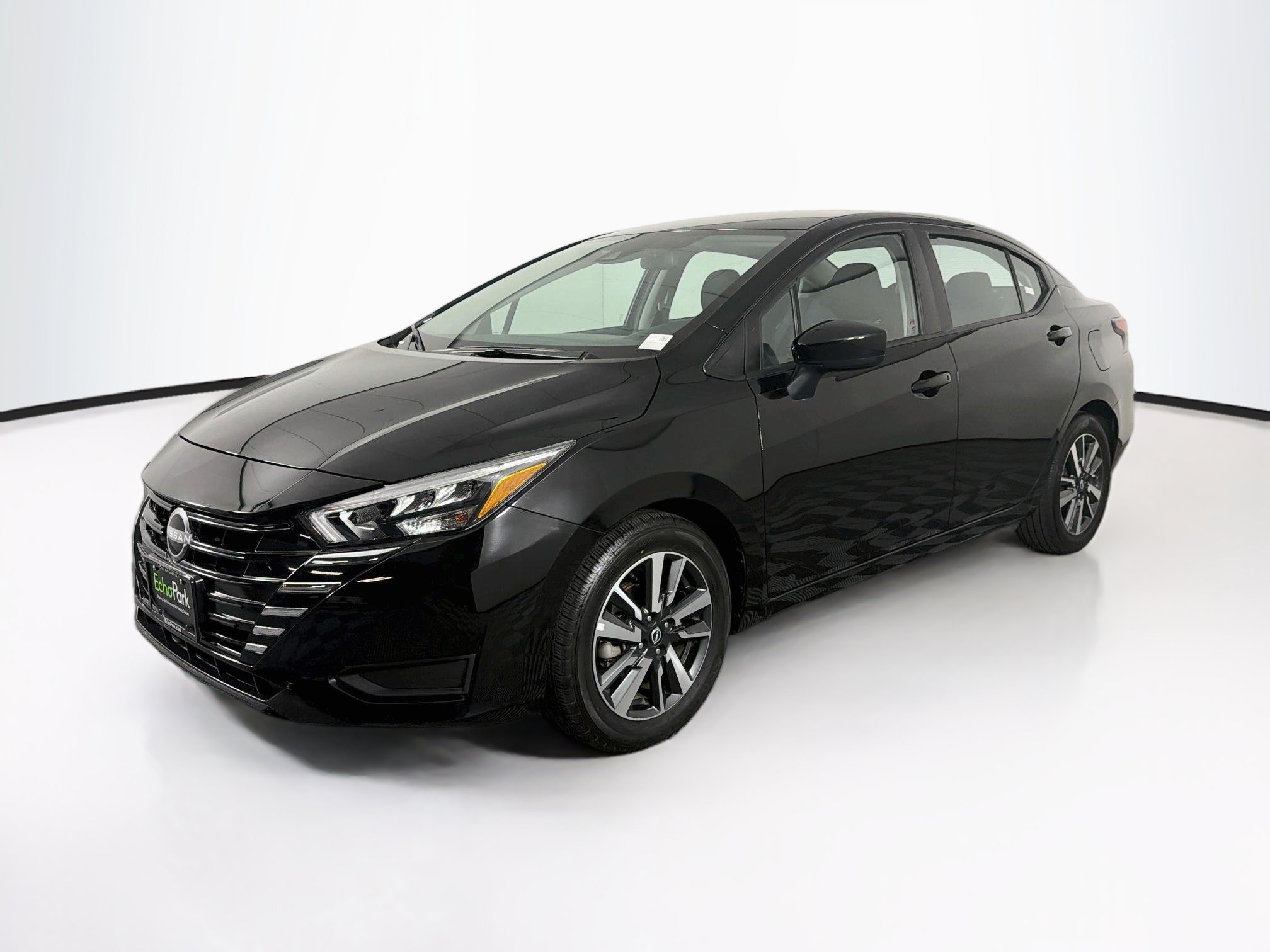 Used 2025 Nissan Versa SV FWD image 3