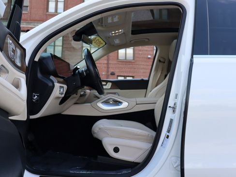 Used 2024 Mercedes-Benz GLS 450 4MATIC image 22
