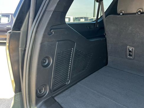 Used 2023 Chevrolet Suburban Premier image 14