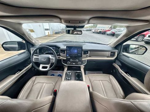 Used 2023 Ford Expedition Limited image 32