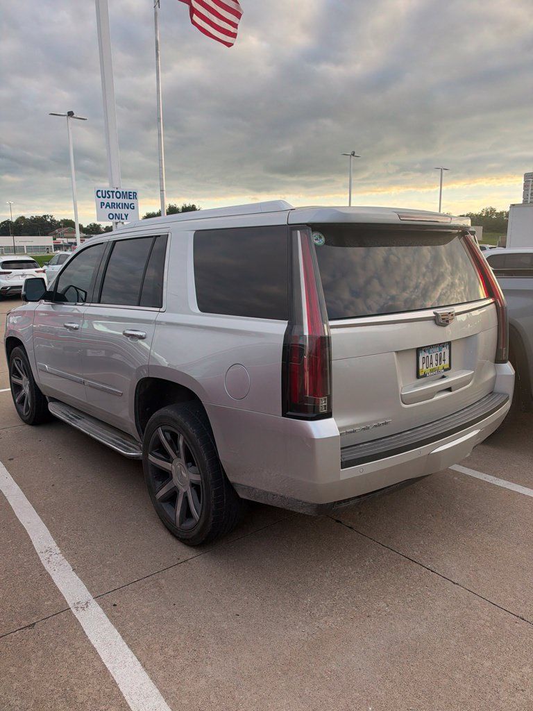 Used 2016 Cadillac Escalade Luxury AWD/4WD image 5