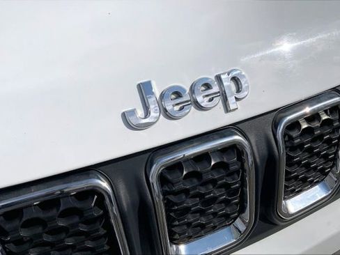 Used 2024 Jeep Compass Latitude image 5