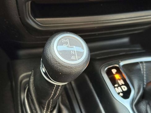 Used 2022 Jeep Wrangler Unlimited Sahara w/ Cold Weather Group AWD/4WD image 27