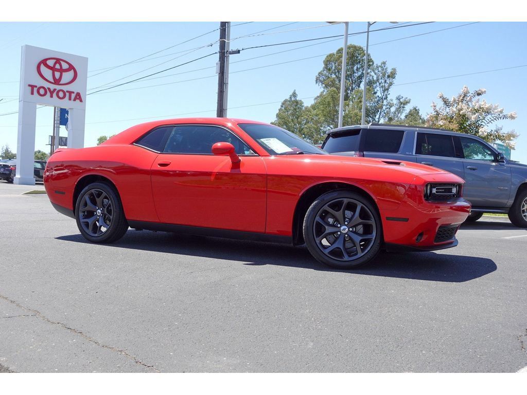 Used 2017 Dodge Challenger SXT Plus RWD image 4