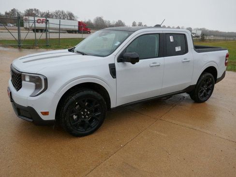 New 2025 Ford Maverick Lariat w/ Black Appearance Package image 8