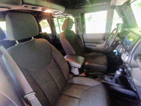 Used 2015 Jeep Wrangler Unlimited Sport w/ Quick Order Package 24S AWD/4WD image 38
