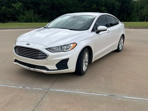 Used 2020 Ford Fusion SE FWD image 1
