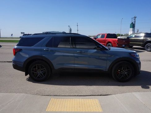 Used 2025 Ford Explorer ST AWD/4WD image 5