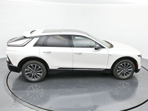 New 2025 Cadillac Lyriq Sport image 28