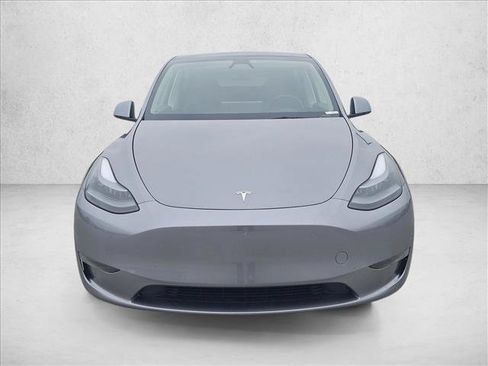 Used 2025 Tesla Model Y Long Range RWD image 2