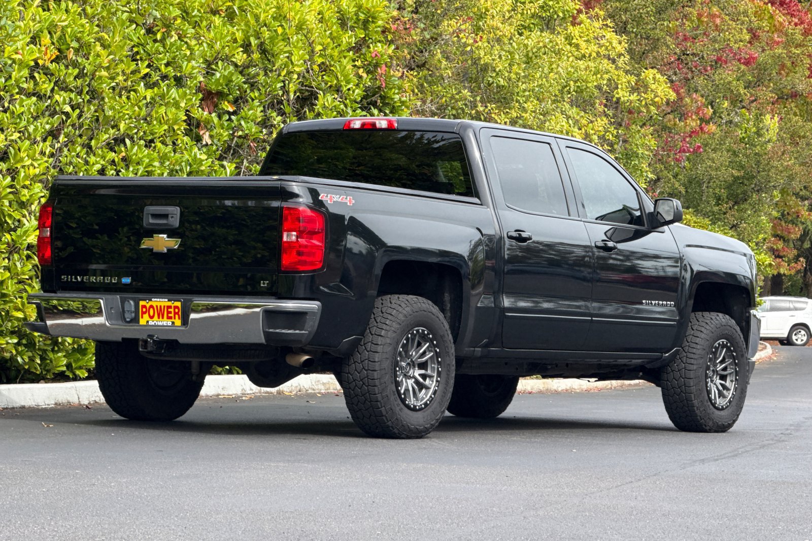 Used 2018 Chevrolet Silverado 1500 LT w/ LT Eassist Package AWD/4WD image 4