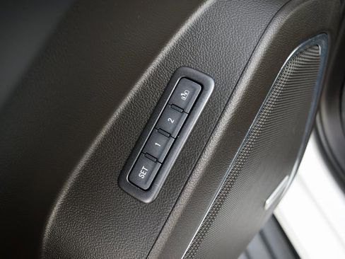 Used 2018 GMC Yukon Denali image 29