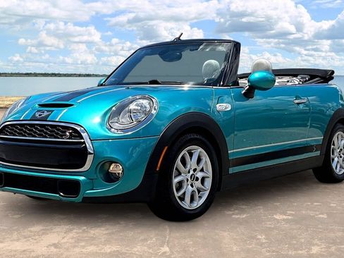 Used 2017 MINI Cooper S FWD image 1