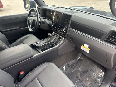 Used 2024 Lexus GX 550 image 12