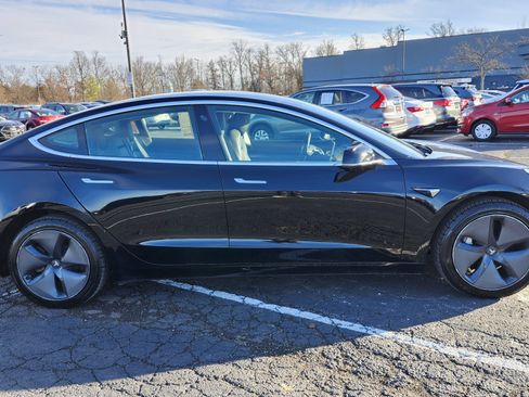 Used 2019 Tesla Model 3 Standard Range image 17