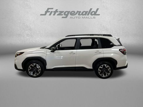 Used 2025 Subaru Forester Premium AWD/4WD image 2