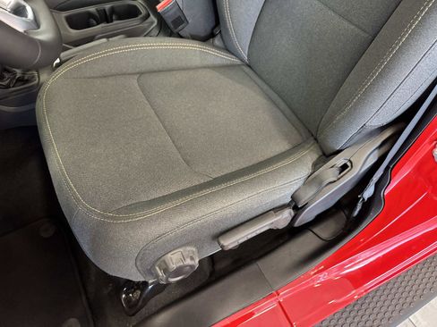 Used 2025 Jeep Wrangler Unlimited Sahara image 19