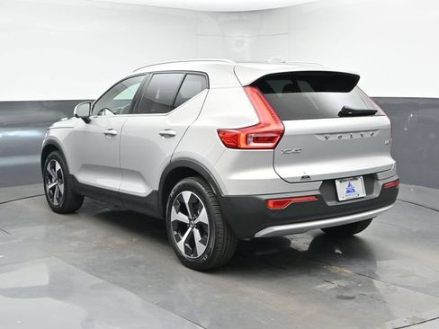 Used 2025 Volvo XC40 B5 Plus AWD/4WD image 8