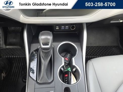 Used 2022 Toyota Highlander XLE image 18