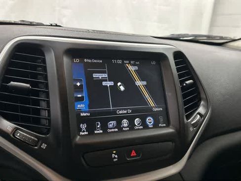 Used 2015 Jeep Cherokee Limited w/ Luxury Group AWD/4WD image 24