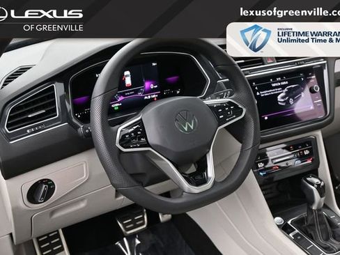 Used 2022 Volkswagen Tiguan SE R-Line FWD image 22