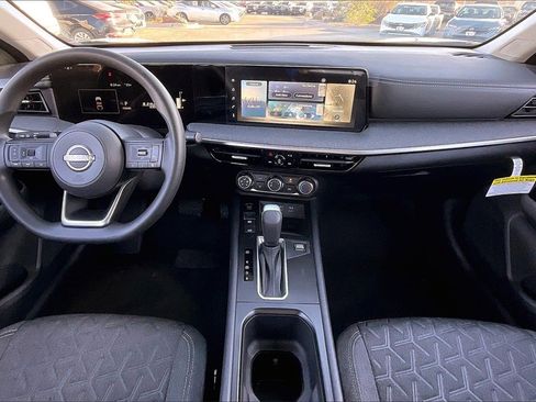 Used 2025 Nissan Kicks SV image 15