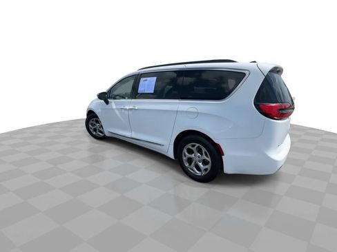 Used 2023 Chrysler Pacifica Limited FWD image 6