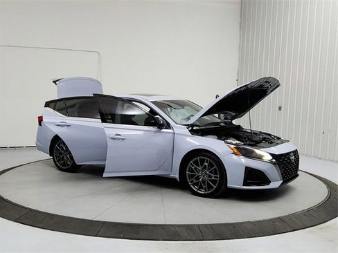 Used 2024 Nissan Altima 2.0 SR image 9