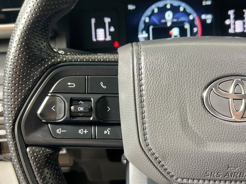 Used 2025 Toyota Tacoma SR image 18