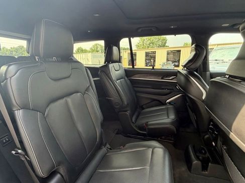 Certified 2022 Jeep Grand Cherokee L Overland w/ Luxury Tech Group IV AWD/4WD image 13